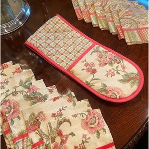 Waverly Floral Napkins 12” square and Pan/Pot Holder Never Used